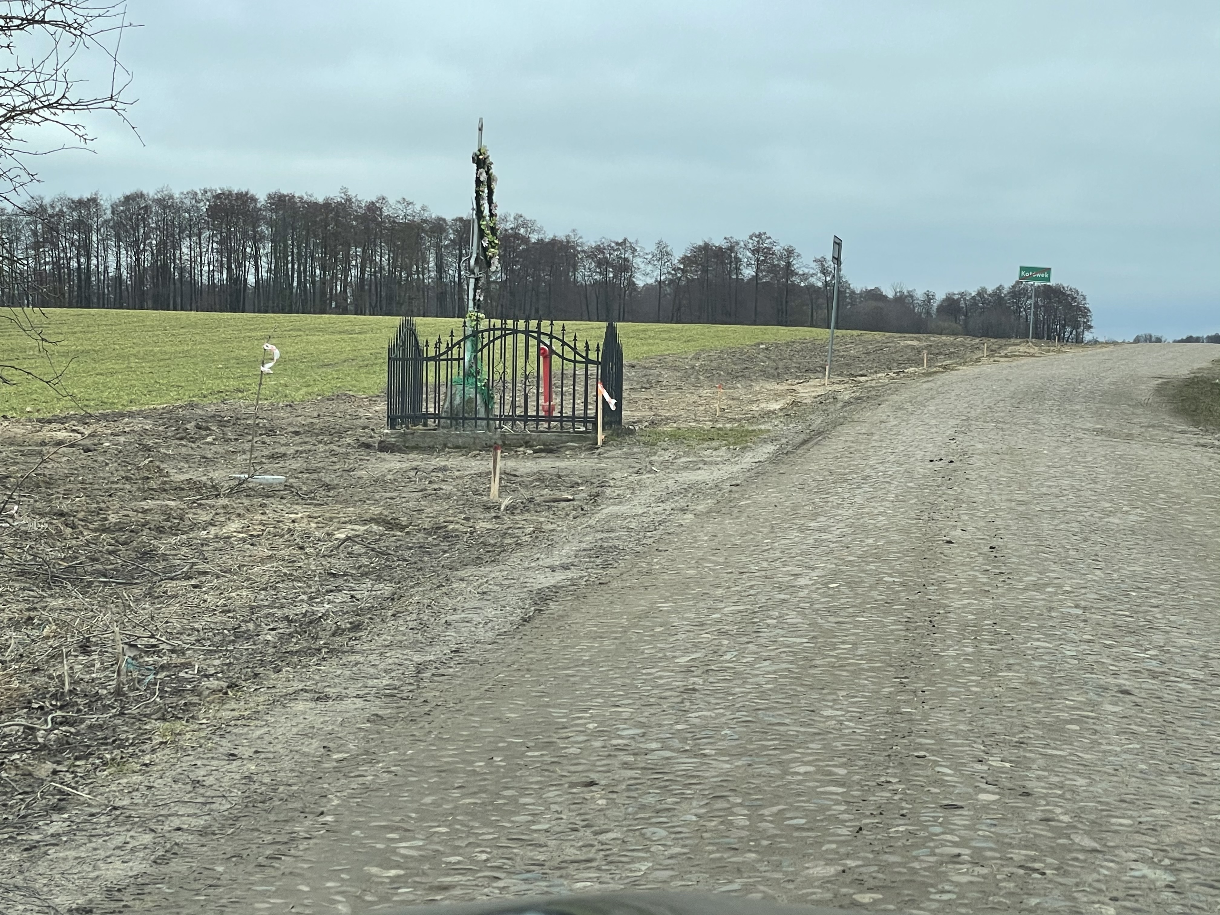 Przestawienie kapliczki w miejscowości Kotówek